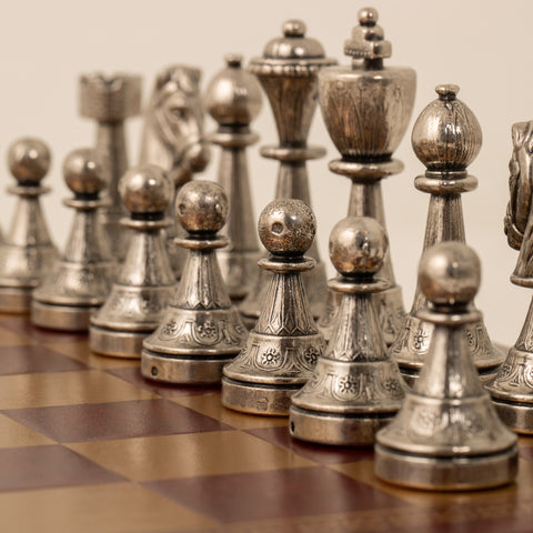 Quality Metal Chess Set With Gold/Burgundy Leatherette Chessboard