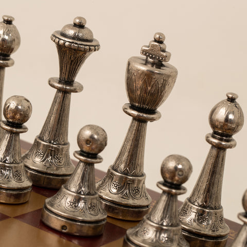 Quality Metal Chess Set With Gold/Burgundy Leatherette Chessboard