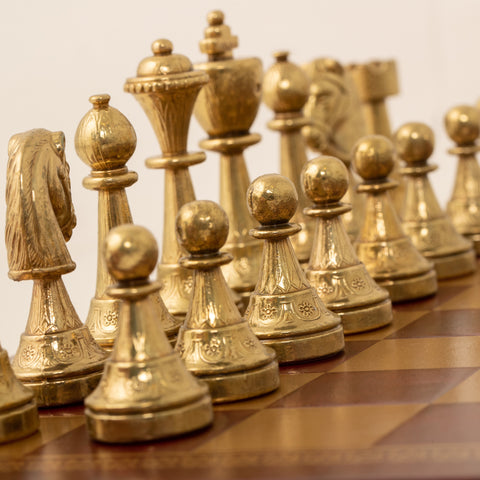 Quality Metal Chess Set With Gold/Burgundy Leatherette Chessboard