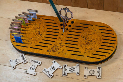 Embroidery Thread Spool Holder with 44 Slots, Plywood & Foam, 38 × 16.5 cm, Natural Wood, Embroidery Craft