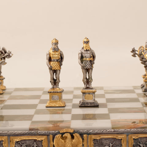 Sigfrid - the Mythological King of the Nibelungs People: Extra Luxurious Chess Set