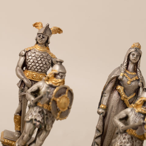 Sigfrid - the Mythological King of the Nibelungs People: Extra Luxurious Chess Set