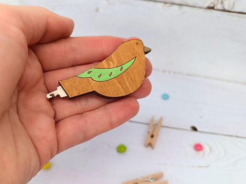 Green Bird Needle Threader for Sewing, 3 mm Plywood, Compact 5.5 × 4 cm Tool for Embroidery and Crafts, Kind Fox by Wizardi