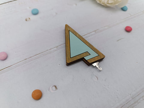 Turquoise Triangle Needle Threader for Sewing, Plywood, 3.5 x 5 cm, Kind Fox by Wizardi