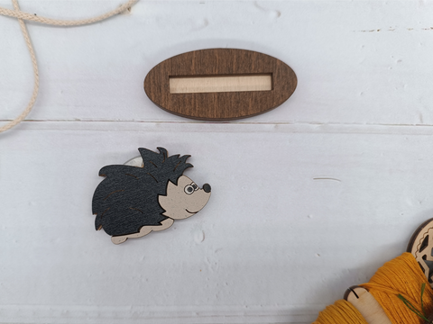 Hedgehog Thread Cutter for Sewing and Knitting, Plywood Yarn Snipper, Kind Fox by Wizardi KF050/3, 4.5 × 3.5 cm