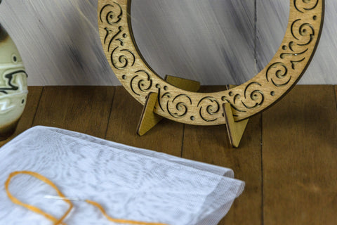 Oak Magnetic Embroidery Hoop 18 cm, Adjustable Fabric Tension, Embroidery Craft, Natural Wood for Cross Stitch and Needlework