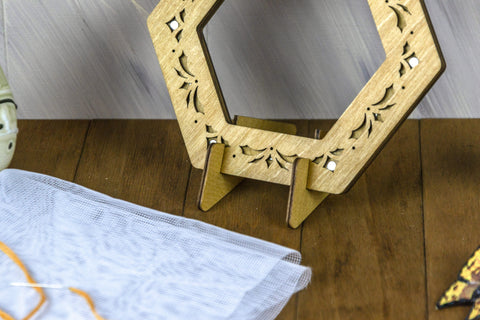 Magnetic Embroidery Hoop, Natural Oak, 14 x 16 cm – Cross Stitch and Craft Projects | Embroidery Craft