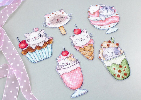Summer Kitties Cross Stitch Kit, 6 Designs, 10 x 7 cm Each, LetiStitch, 32 Colors, Anchor Cotton Threads, 14 Count Plastic Canvas