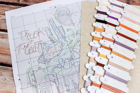 LetiStitch Trick or Treat Cross Stitch Kit, 13 x 17 cm, Zweigart Aida 16ct, Anchor Cotton Threads, Halloween Design