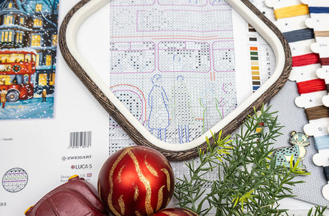 Christmas London Cross Stitch Kit, Cityscape Design, 19 x 27 cm, Letistitch, Zweigart Aida 16 ct, 50 Cotton Thread Colors