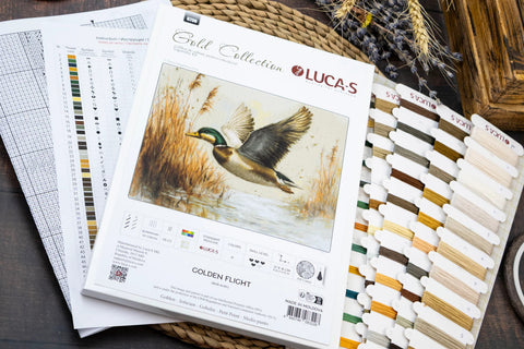 Luca-S Golden Flight Petit Point Cross Stitch Kit 21x16cm, Zweigart, 61 Colors