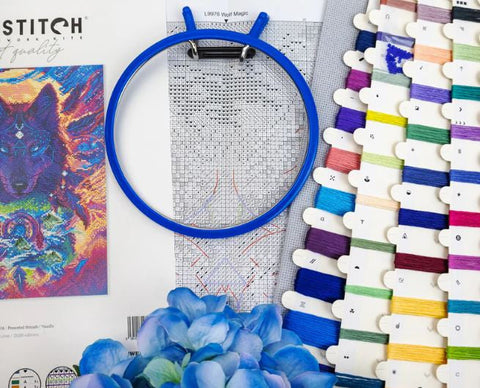 Wolf Cross Stitch Kit, Letistitch Embroidery Kit with 49 Colors, Zweigart Aida 16 ct, 21 x 29 cm