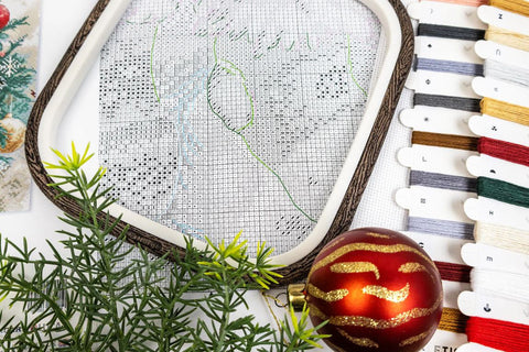 Christmas Cross Stitch Kit, Christmas Naps Design, 24 x 24 cm, Letistitch, Zweigart Aida 16 ct, 34-Color Cotton Threads