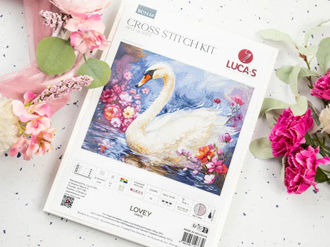 Luca-S Swan Nature Counted Cross Stitch Kit 35x29cm, Zweigart Aida 16ct, 62 Colors