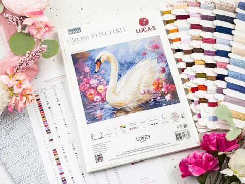 Luca-S Swan Nature Counted Cross Stitch Kit 35x29cm, Zweigart Aida 16ct, 62 Colors