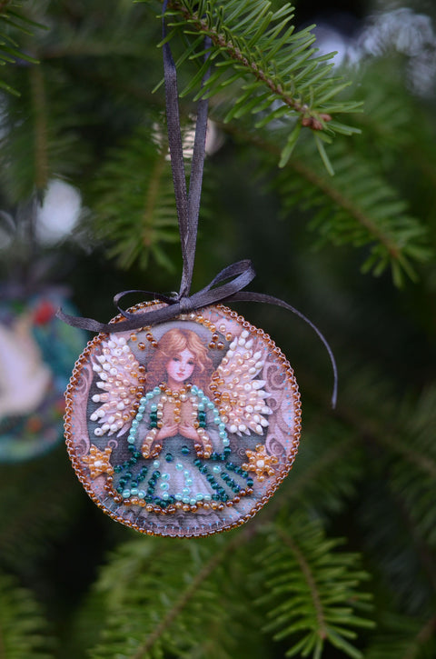 Christmas Bead Decoration Kit, Winter Tale Design, 724 Beads in 9 Colors, 13.2 x 6.6 cm, Abris Art