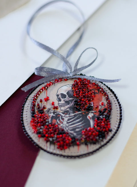 Art Bead Decoration “Creepy Beauty” with 561 Beads, 7 Colors, 13.2 x 6.6 cm, Abris Art Mystical Home Decor