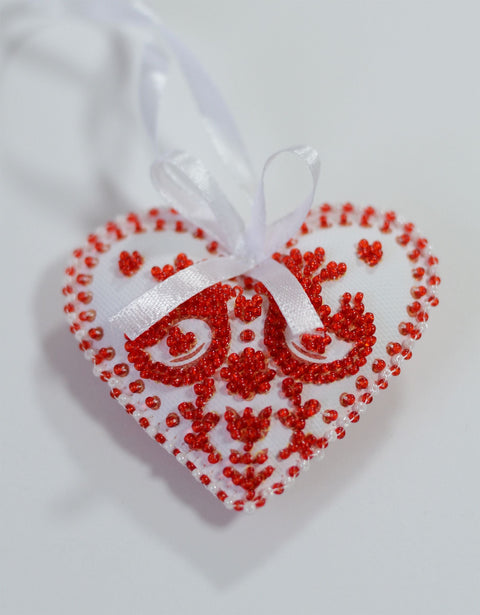 Bead Embroidery Kit Guardian of Love, 667 Beads, 3 Colors, 15 x 7 cm, Abris Art AABT-054