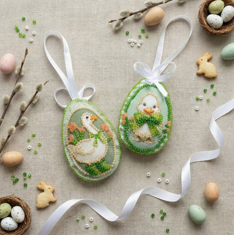 Easter Bead Embroidery Decoration Kit “Easter Guests,” 15×5 cm, Abris Art, 722 Beads, 8 Colors