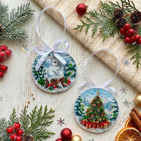 Christmas Bead Embroidery Ornament Kit, Abris Art Tree Decoration, 11 Colors, 618 Beads, 13.2 x 6.6 cm