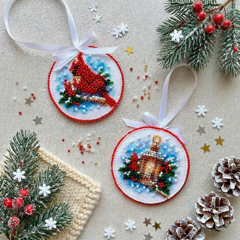 Christmas Bead Embroidery Kit, Singing Christmas Design, Abris Art Printed Canvas, 13.2 x 6.6 cm, 641 Beads, 12 Colors