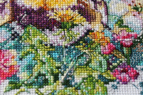 Cross Stitch Kit, Caramel Spiderweb Design, 14 Count White Fabric, 40 Colors, Abris Art, 19 x 22 cm