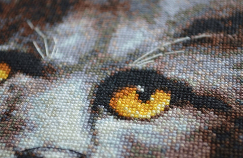 Cross Stitch Kit “Evening Watchman,” 18 Count White Canvas, 25 Thread Colors, 33 x 26 cm, Abris Art AAH-155