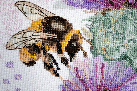Floral Cross Stitch Kit with Nectar-Seeking Insect, Abris Art, 27 x 36 cm, 14 Count Canvas, 35 Colors, SAGA Chart