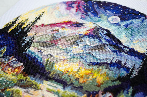 Abris Art Cross Stitch Kit, On Top of the World, 23 x 23 cm, 18 Count Canvas, 47 Thread Colors