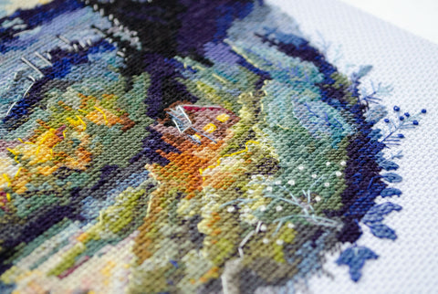Abris Art Cross Stitch Kit, On Top of the World, 23 x 23 cm, 18 Count Canvas, 47 Thread Colors