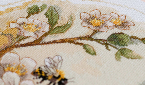 Cross Stitch Kit with Honey-Toned Nature Landscape, 30 Colors, 18 Count White Canvas, 24 x 24 cm, Abris Art AAH-207