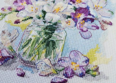 Cross Stitch Kit with Floral Bouquet Design, Abris Art, 14 Count White Canvas, 31 Colors, 17 x 17 cm, SAGA Chart
