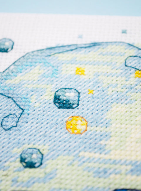 Cross Stitch Kit, Water Play Animal Design, 14 Count White Canvas, 49 Thread Colors, 21 x 27 cm, Abris Art