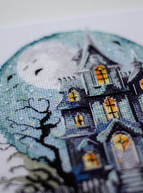 Haunted House Cross Stitch Kit, 17 x 20 cm, Abris Art, White 14 Count Canvas, 25 Colors