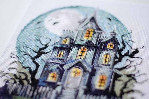 Haunted House Cross Stitch Kit, 17 x 20 cm, Abris Art, White 14 Count Canvas, 25 Colors