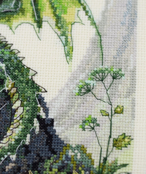 Cross Stitch Kit Mountain Landscape with Animal Motif, 14 Count Ecru Fabric, 35 Colors, 25 x 24 cm, Abris Art