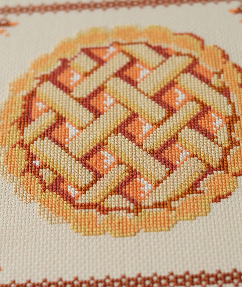 Apple Pie Cross Stitch Kit, 14 Count Coffee Fabric, 19 Colors, 35 x 35 cm, Abris Art