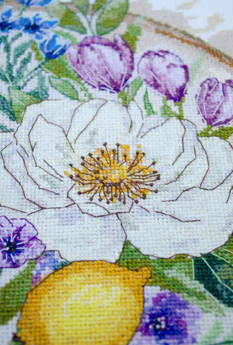 Floral Cross Stitch Embroidery Kit, 18 Count White Fabric, 56 Thread Colors, 26 x 26 cm, Abris Art