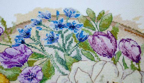 Floral Cross Stitch Embroidery Kit, 18 Count White Fabric, 56 Thread Colors, 26 x 26 cm, Abris Art