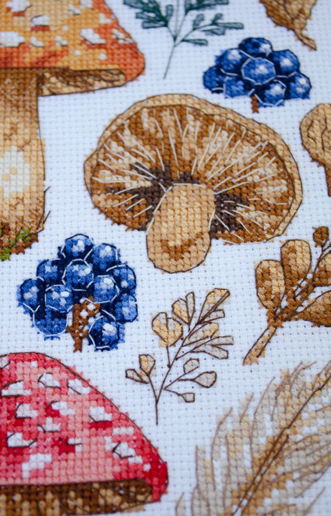 Cross Stitch Kit, Forest Botanical Design, 14 Count White Canvas, 27 Colors, 19 x 29 cm, Abris Art