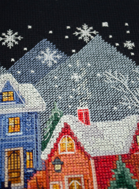 Christmas Cross Stitch Kit, 14 Count Black Aida Canvas, 28 Colors, 19x26 cm, Abris Art, Winter Holiday Design