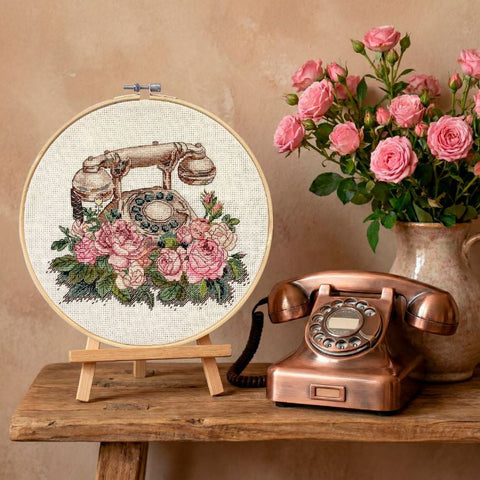 Abris Art Cross Stitch Kit, Retro Floral Design, Zweigart Aida 14 ct, 28 Colors, 20 x 16 cm