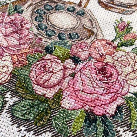 Abris Art Cross Stitch Kit, Retro Floral Design, Zweigart Aida 14 ct, 28 Colors, 20 x 16 cm