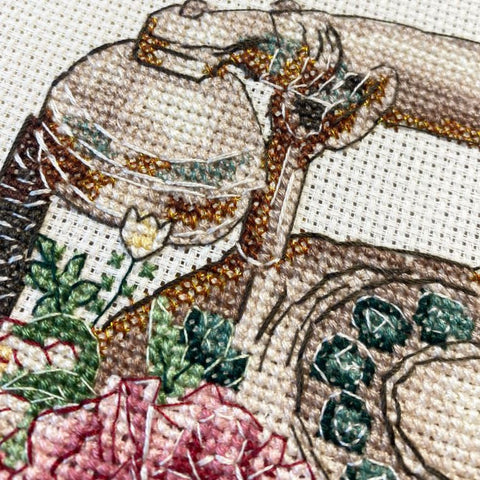 Abris Art Cross Stitch Kit, Retro Floral Design, Zweigart Aida 14 ct, 28 Colors, 20 x 16 cm