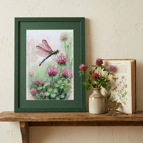 Cross Stitch Kit Sweet Clover Floral Design, 18 x 26 cm, Zweigart Aida 14 ct, 37 Colors, Abris Art