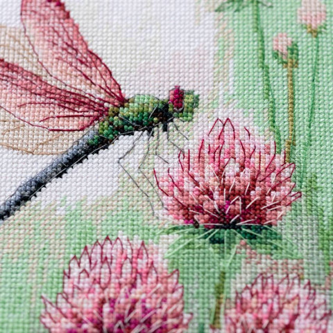 Cross Stitch Kit Sweet Clover Floral Design, 18 x 26 cm, Zweigart Aida 14 ct, 37 Colors, Abris Art
