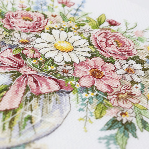 Floral Cross Stitch Kit “Floral Mood” 21×22 cm, Zweigart Aida 14 ct, 36 Colors, Abris Art