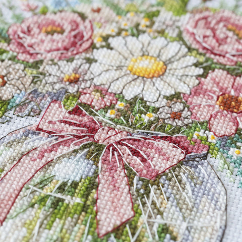 Floral Cross Stitch Kit “Floral Mood” 21×22 cm, Zweigart Aida 14 ct, 36 Colors, Abris Art
