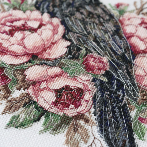 Cross Stitch Kit Secret Garden Animal Theme, 22×22 cm, Zweigart Aida 14 Count, 33-Color Cotton Floss, Abris Art