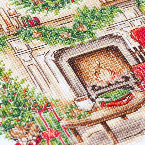 Christmas Cross Stitch Kit “Cozy Winter,” 18×19 cm, Zweigart Aida 14 ct, 27-Color Cotton Threads, Abris Art